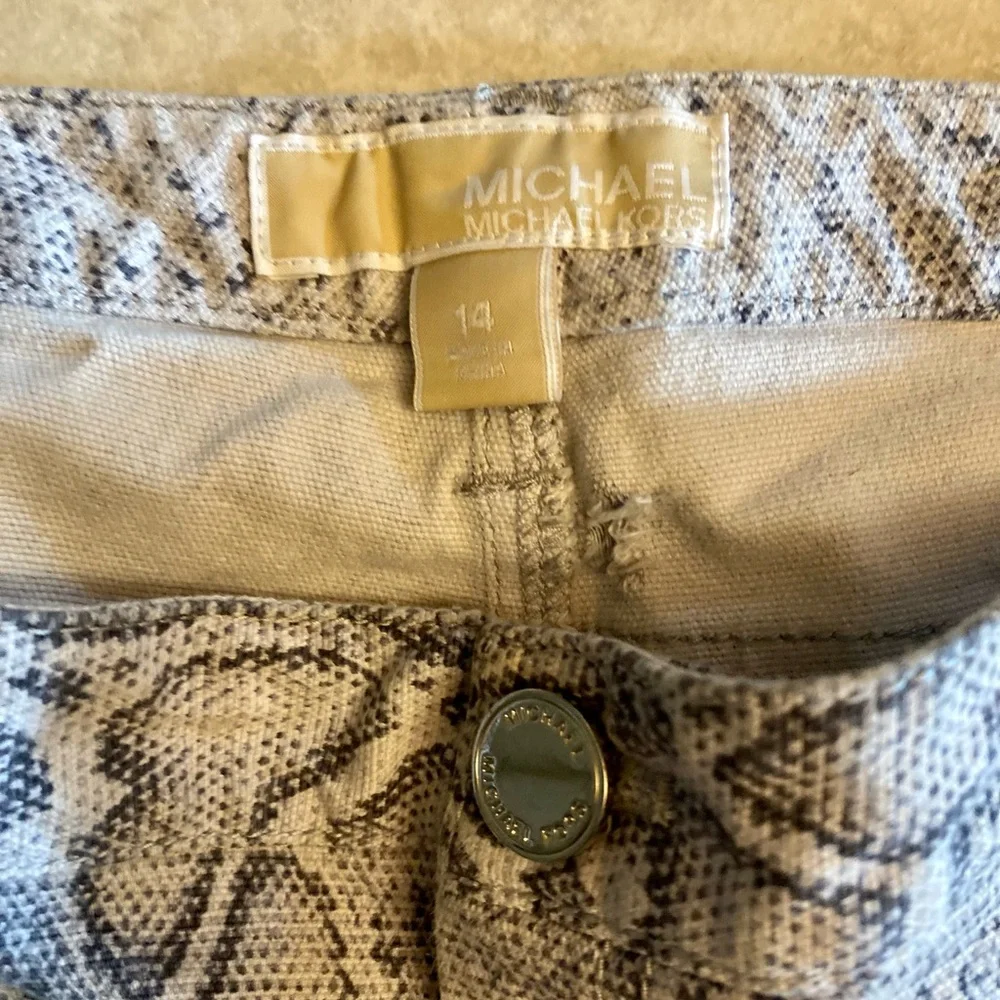 Michael Kors Women’s snake printed pants - Picture 3 of 7